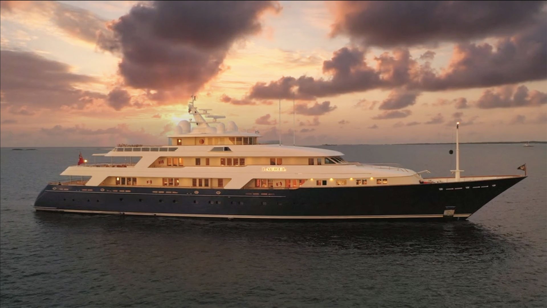 Laurel (73m/240')